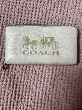 Coach Horse & Carriage Zip Around Accordion Wallet Wristlet Ivory Cream